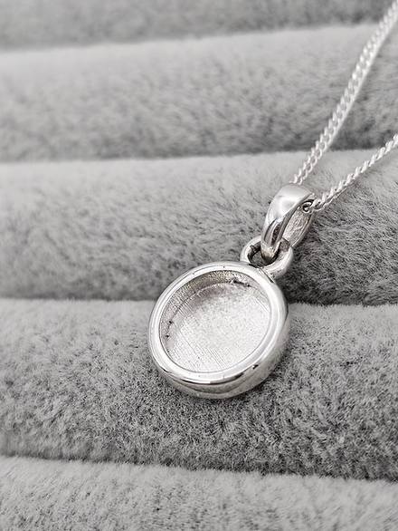 Simple Round Pendant