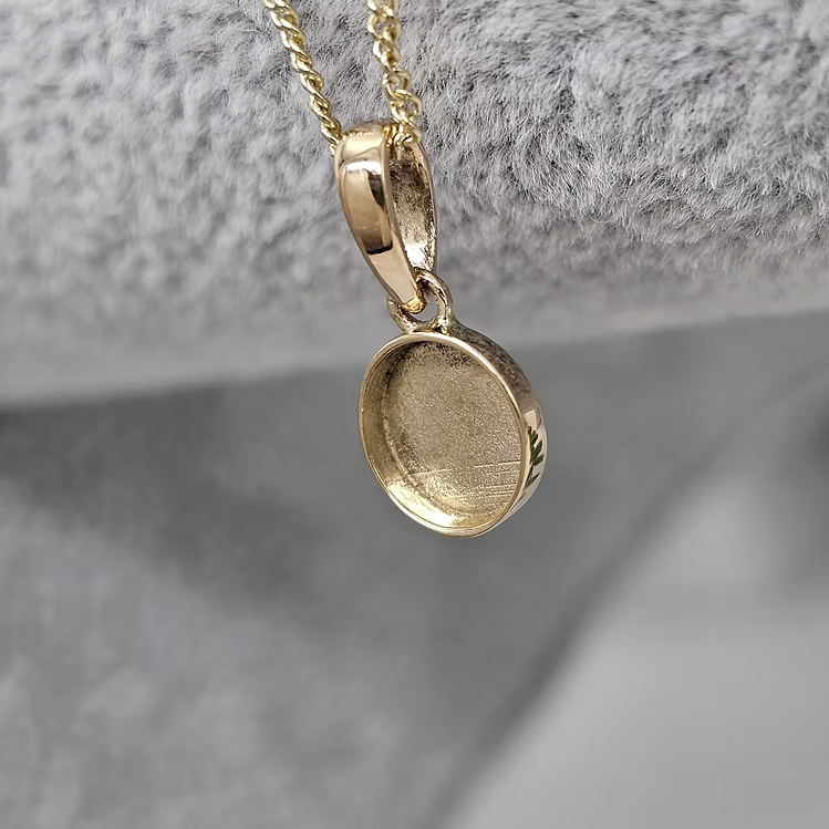 Round 9K Pendant