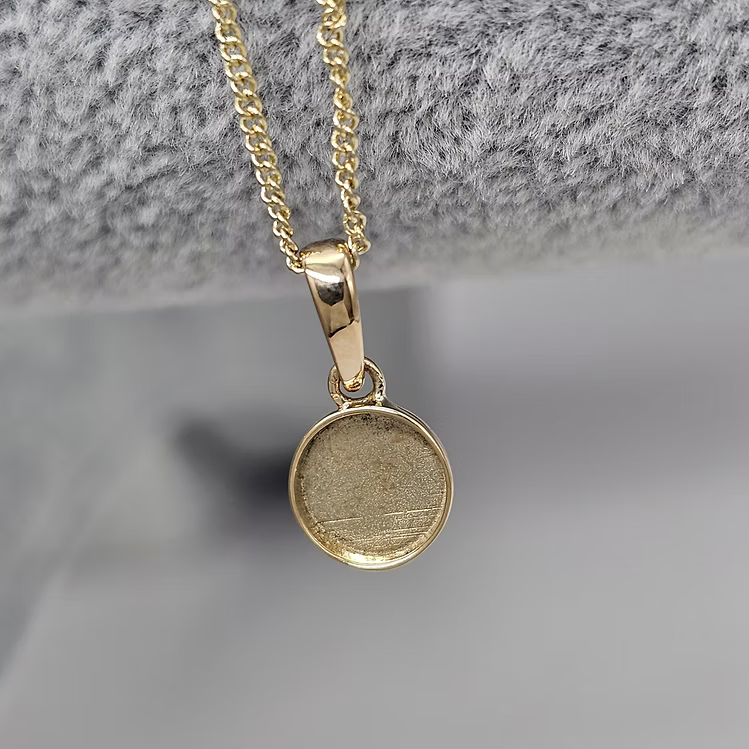 Round 9K Pendant