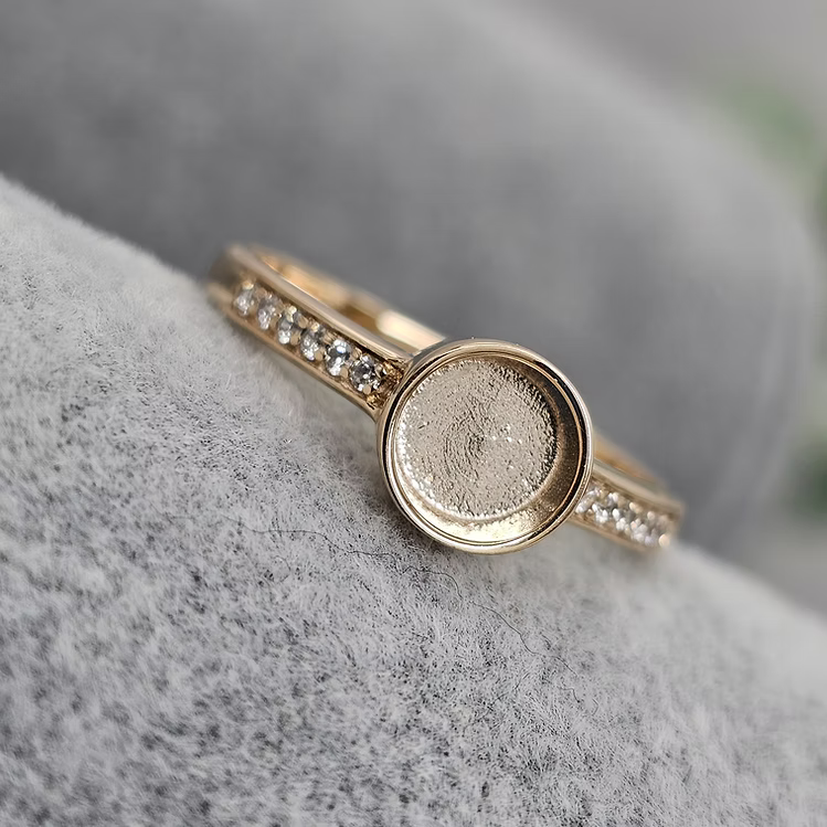 Round CZ Band 9k Ring
