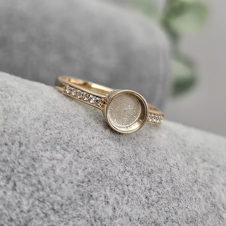 Round CZ Band 9k Ring