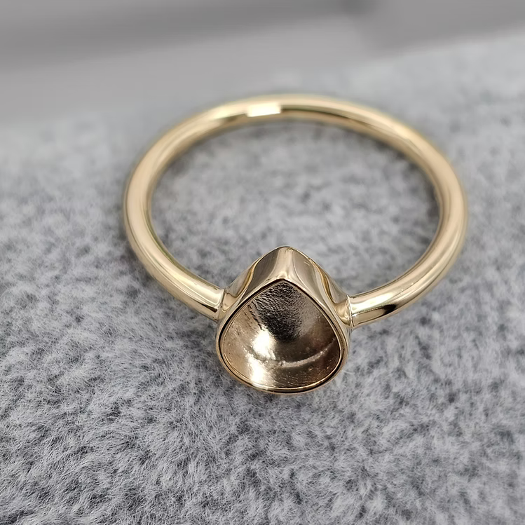 Teardrop 9K Ring