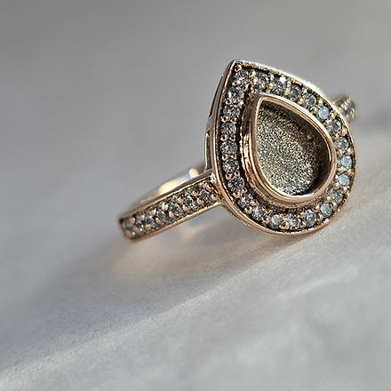 Pear Pavè 9K Ring