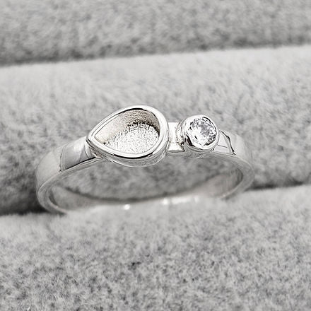 Teardrop Single Gem Ring