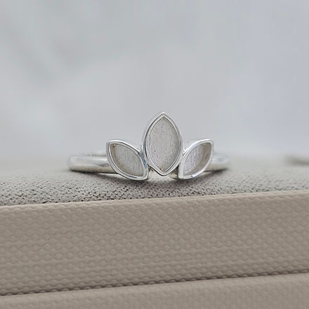 Trilogy ring