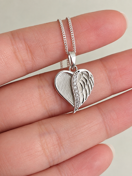 Half winged pendant